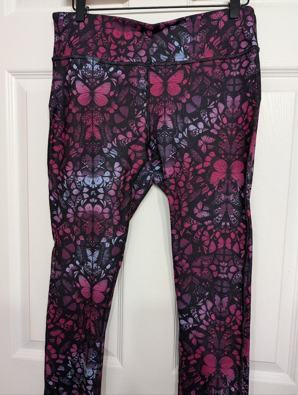 Fabletics Woman's  Butterfly-Print Leggings in Black, Pink & Purple